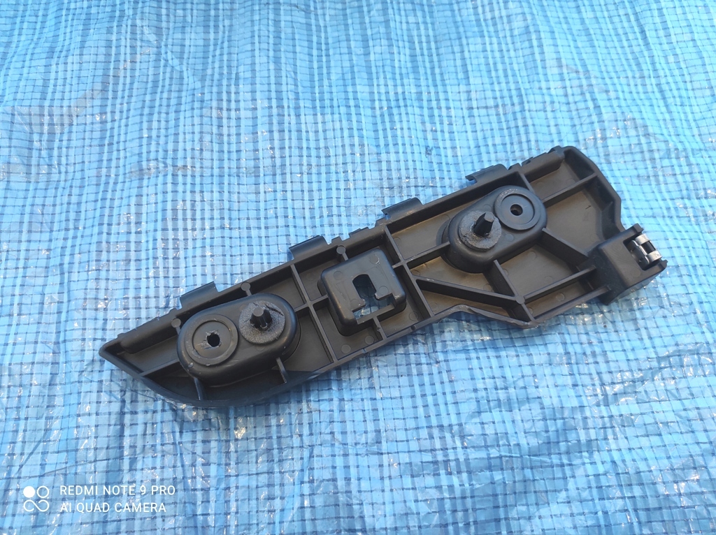 фото №1, Кронштейн направляющая бампера левый задняя ford focus mk4