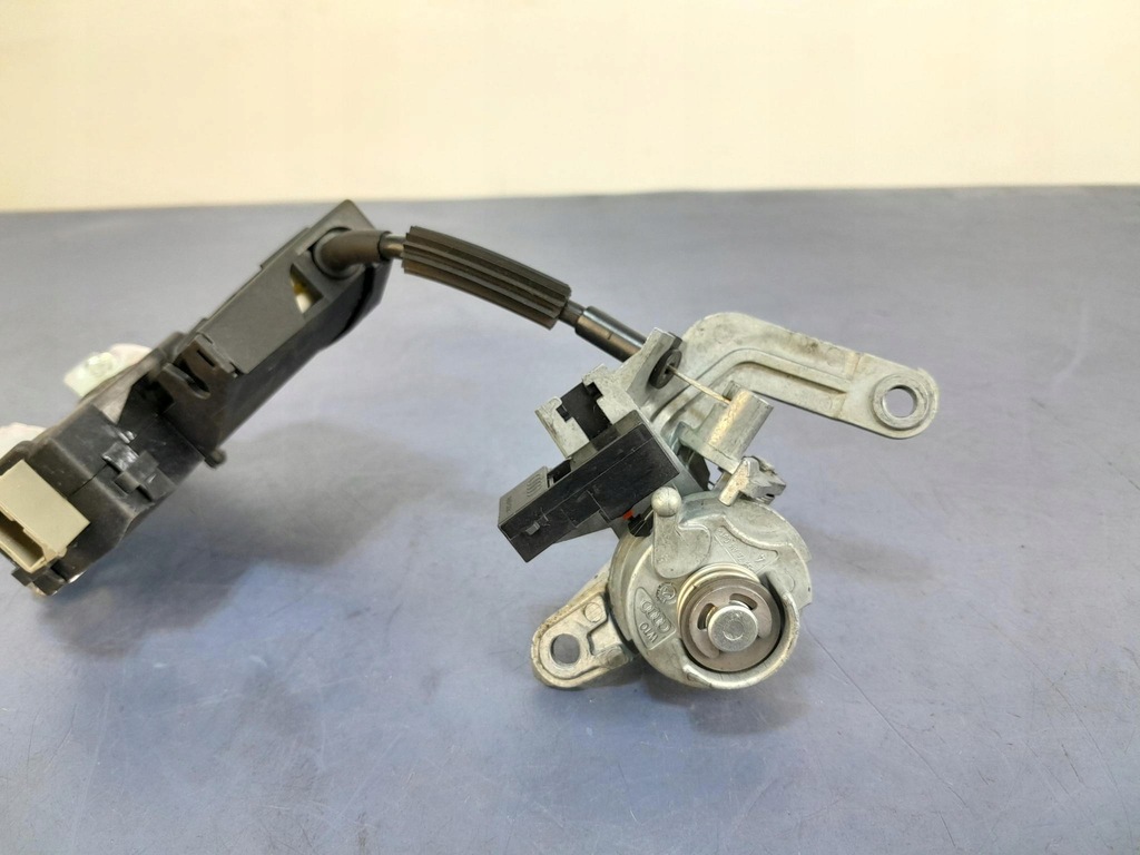 фото №7, Audi a8 d3 lift замок крышки багажника 3 pin