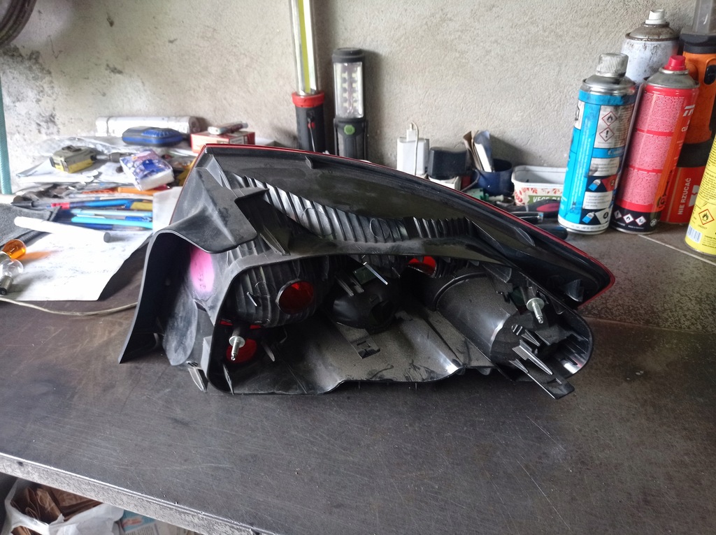 фото №10, Peugeot 407 sedan - лампа лівий задня