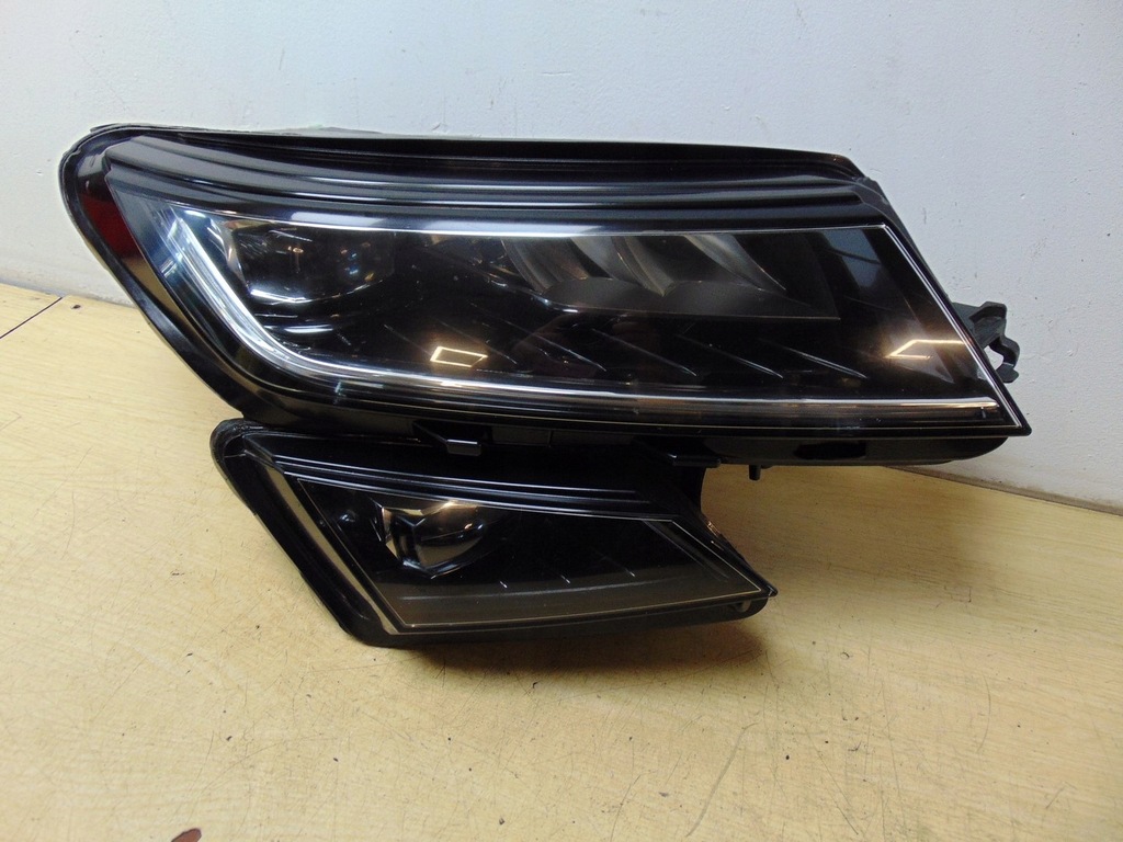 фото №1, Лампа правая перед skoda kodiaq full led europa