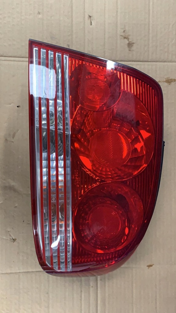 фото №1, Hyundai sonata 2001-2004 лампа задняя правая