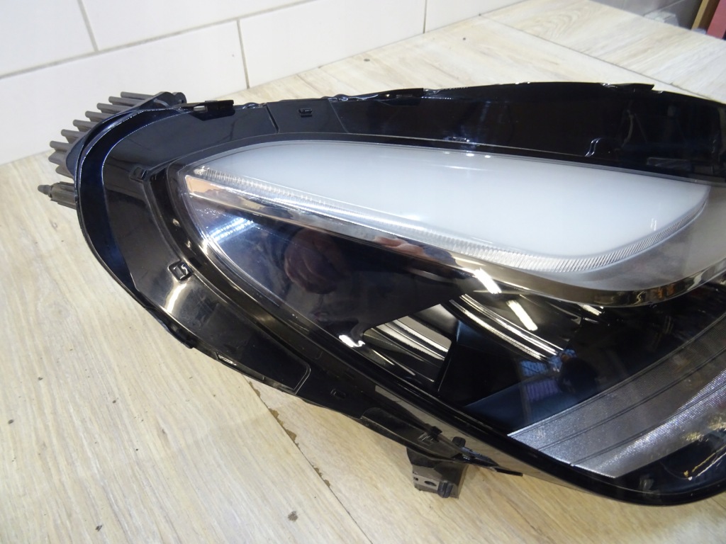 Фара правий перед tesla model 3 led 1077376-00-c llu Оригінал