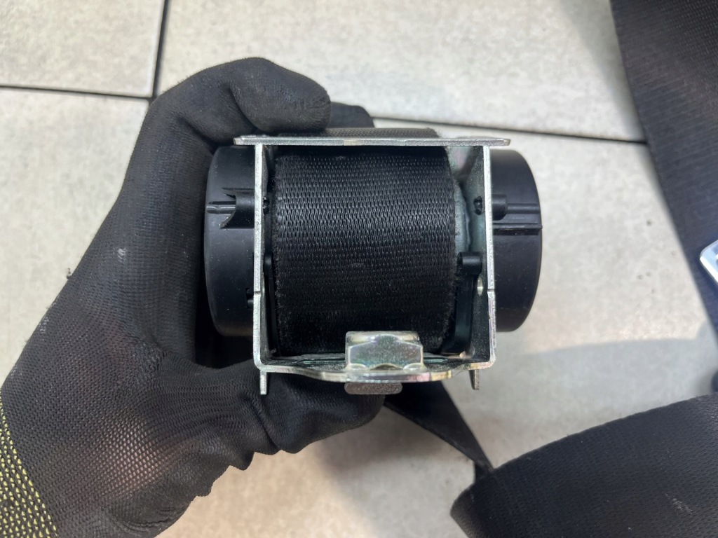 Ремінь безпеки правий перед focus c-max 1.6 16v b 4m5112a650hg в Україні