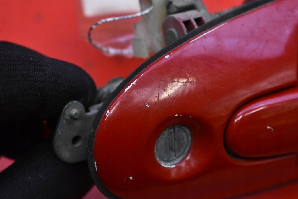 Купить Ручка правый  перед передняя czerwona hyundai купе 1 1 rd 96-99