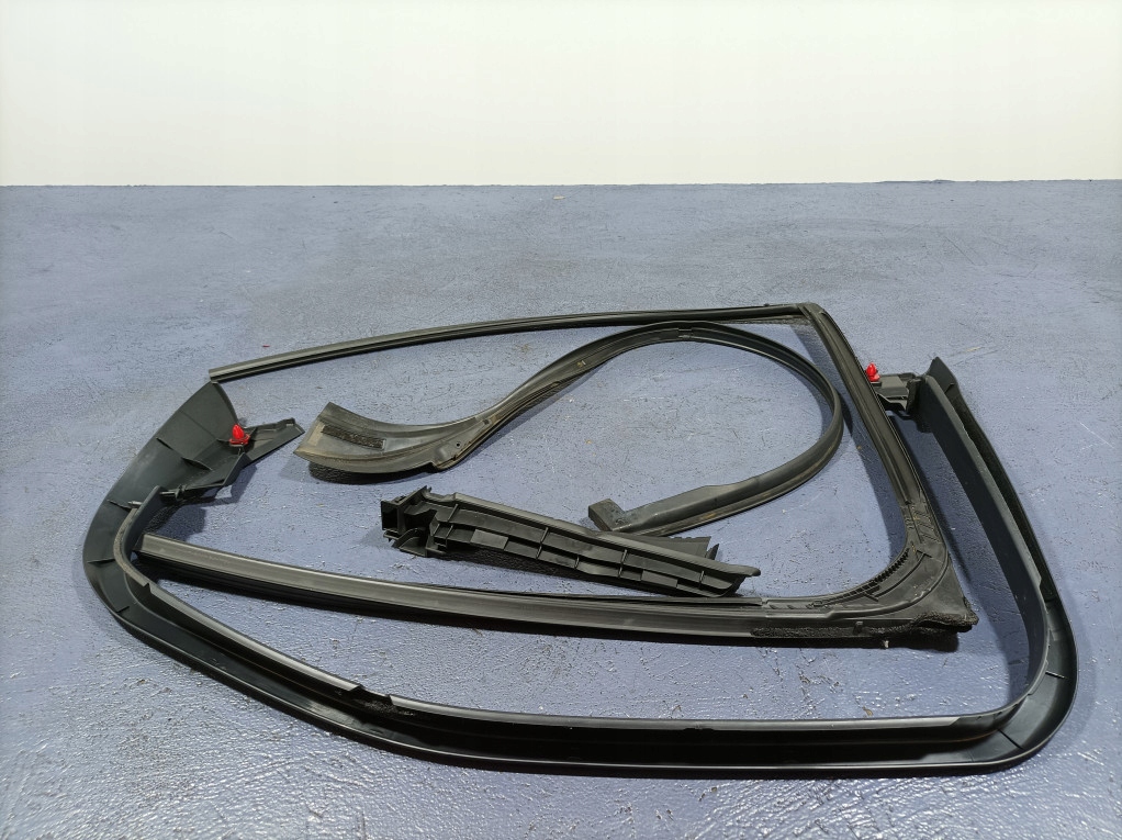 Lexus ux 250h комплект прокладка дверь задний  левый 67674-76020 в Украине