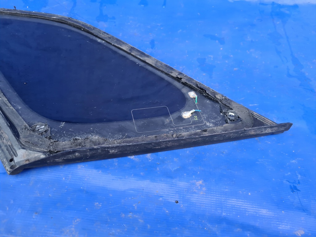 фото №4, Toyota avensis t27 стекло левая кузовная