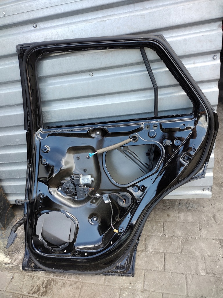 Дверь правый  задняя audi q2 Доставка