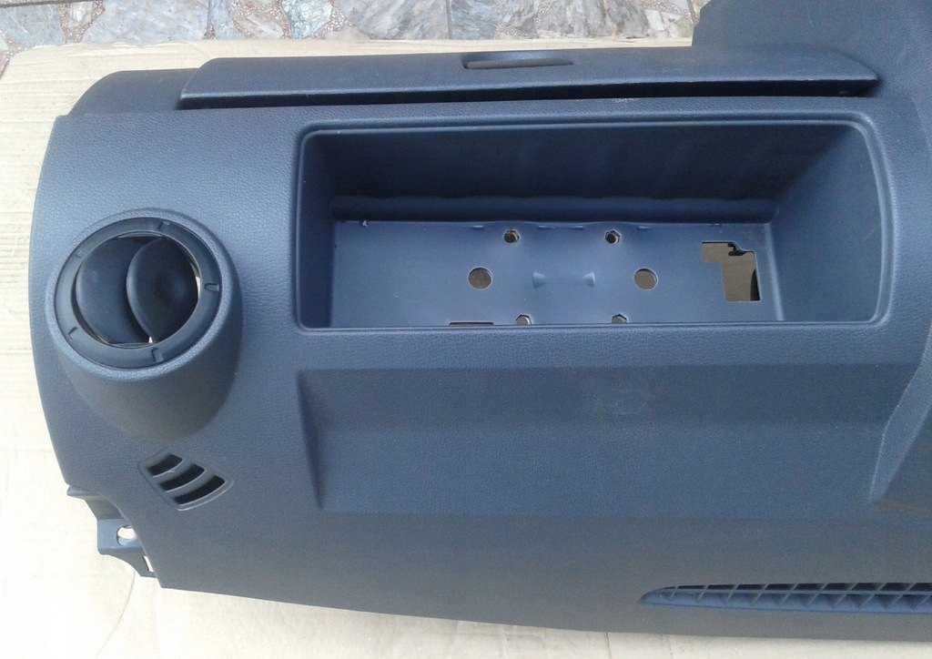 фото №9, Панель приладів приладова консоль бардачок dacia logan i 04-12 8200213822