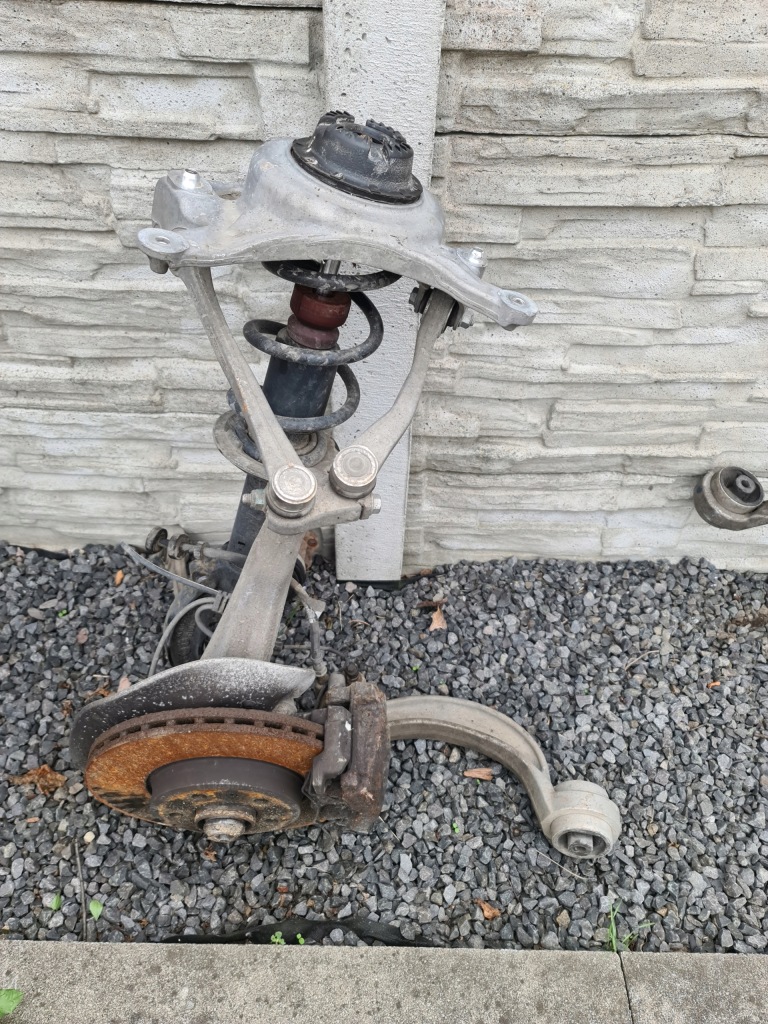 Купить A5 8t рестайлинг  macpherson поворотный кулак левый перед лапа