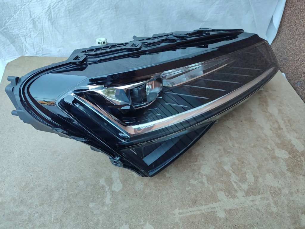 Фара фара правий skoda superb b8 3 рестайлінг  fl 3v 2023 full led crystal Недорого