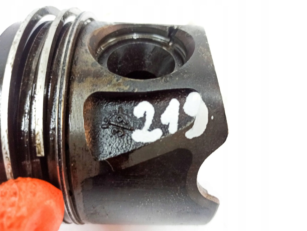 фото №16, Mercedes-benz cls c219 2005 поршни