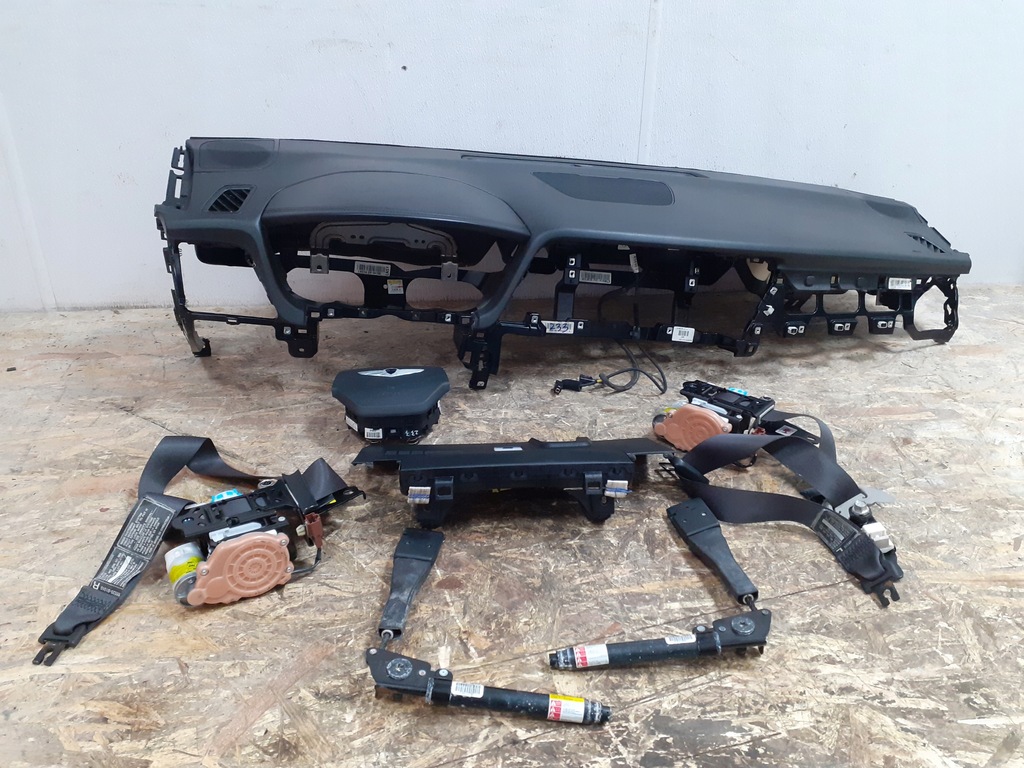 фото №1, Genesis g80 2015- консоль приборная панель подушки безопасности ремни