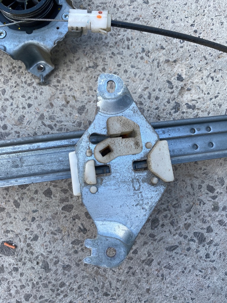 фото №6, Nissan primera p12 2.0 подъемник стекло правый задняя