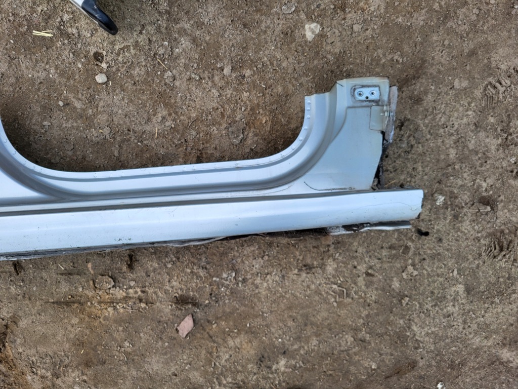 Купить Peugeot 308 2 2 t9 hb 5d 2013-2021 порог ezrc стойка  правый  правая 1610098380