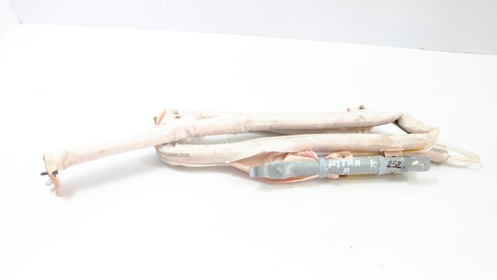 фото №1, Opel astra k шторка безопасности правая hb