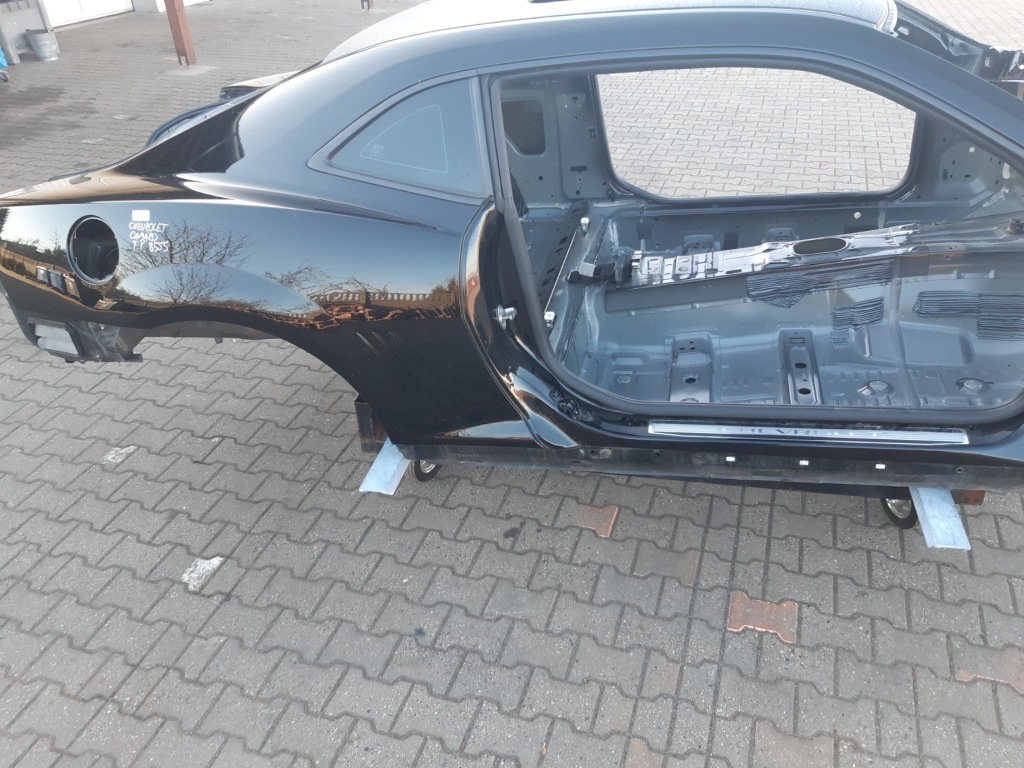 Купити Chevrolet camaro v чверть крила права задній 8555