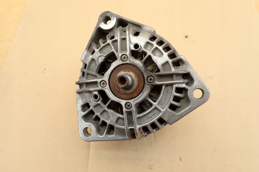 Mercedes g w461 vario генератор генератор bosch a0131547902 оригінальний номер Зі Шроту