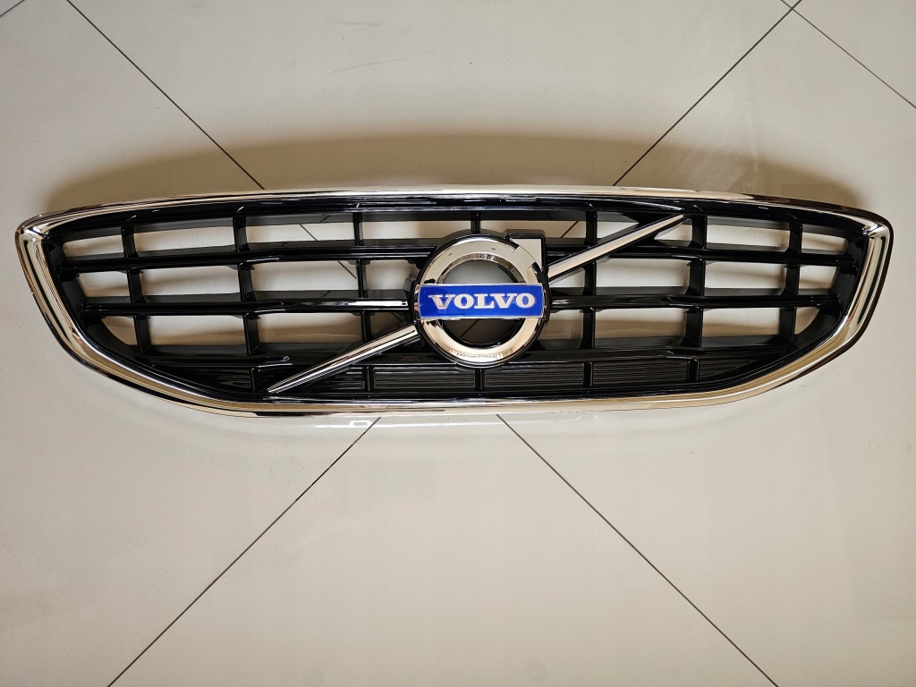 фото №1, Volvo v40 12- решётка радиатора решётка радиатора радиатора 31283762