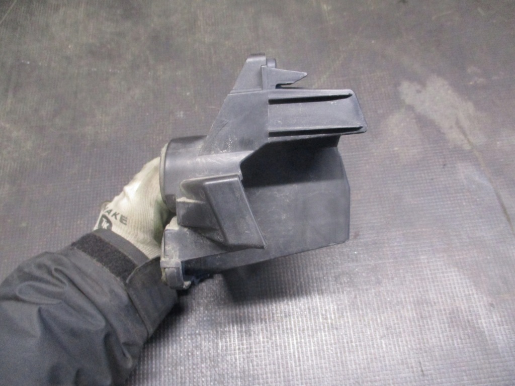 Направляющая бампера правый задняя citroen c5 x7 08-17r 9681049680 Недорого