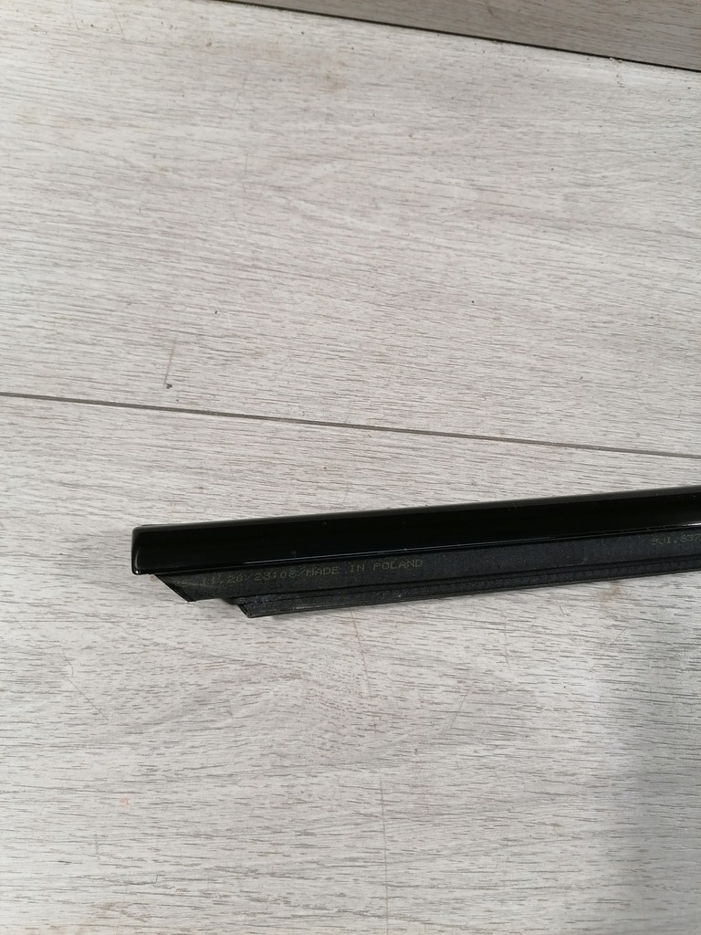 фото №7, Taycan молдинг уплотнитель правая 9j1837476b