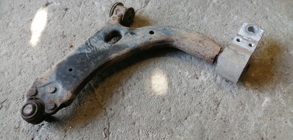 фото №2, Ford fiesta mk6 рычаг правый передний