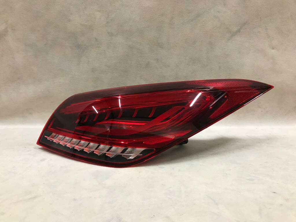 Купити Mercedes cla w118 19- фара задня права led європа