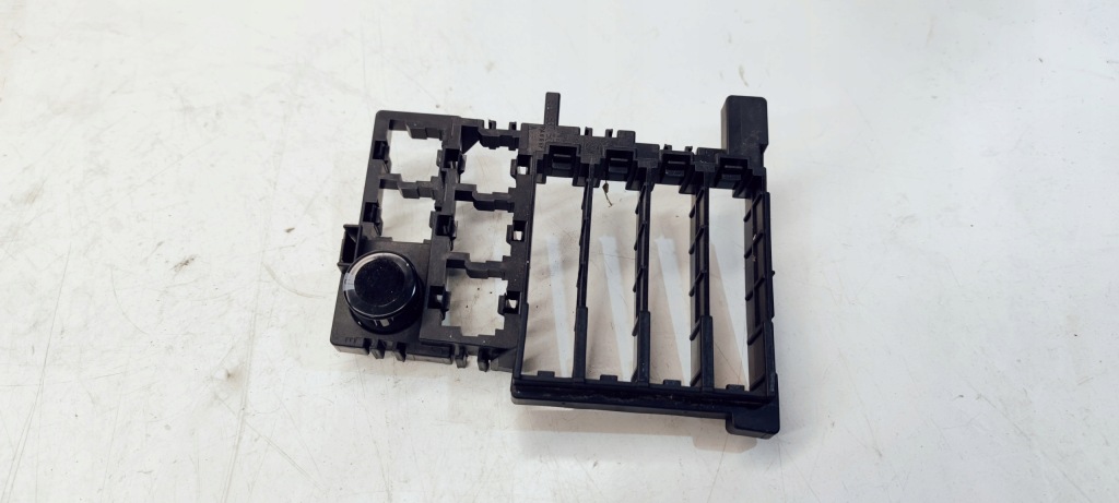 фото №1, Корпус кронштейн запобіжників audi tt 8j0937503