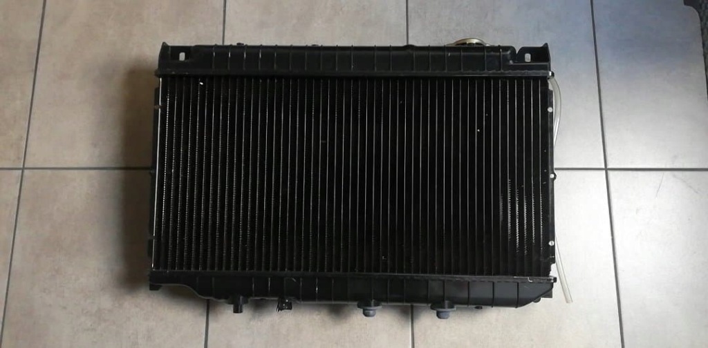 Mazda 323 2 bd автоматична коробка передач радіатор води 122100-2865 Недорого