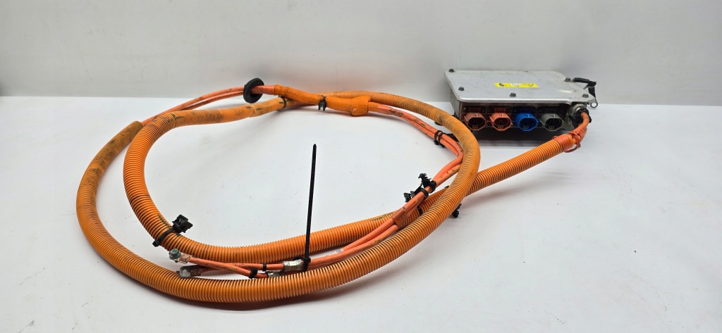 Купити Перетворювач напруги tesla model s 1028843-00-c