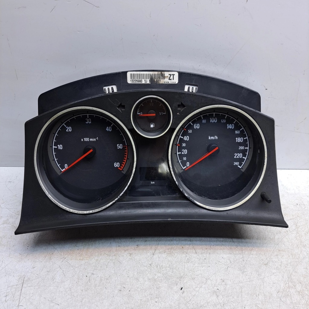 фото №1, Счетчик приборная панель opel zafira b ii 2 13225980