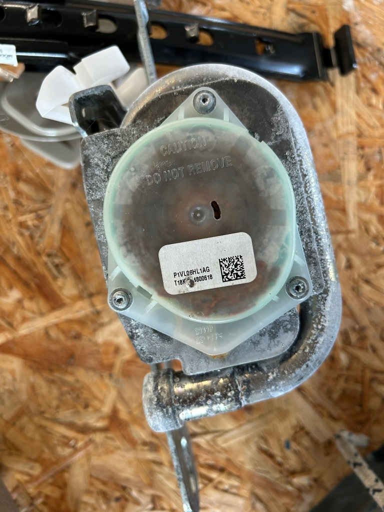 Jeep grand cherokee wk2 рестайлинг  ремень безопасности левое  правый  перед светлый в Украине