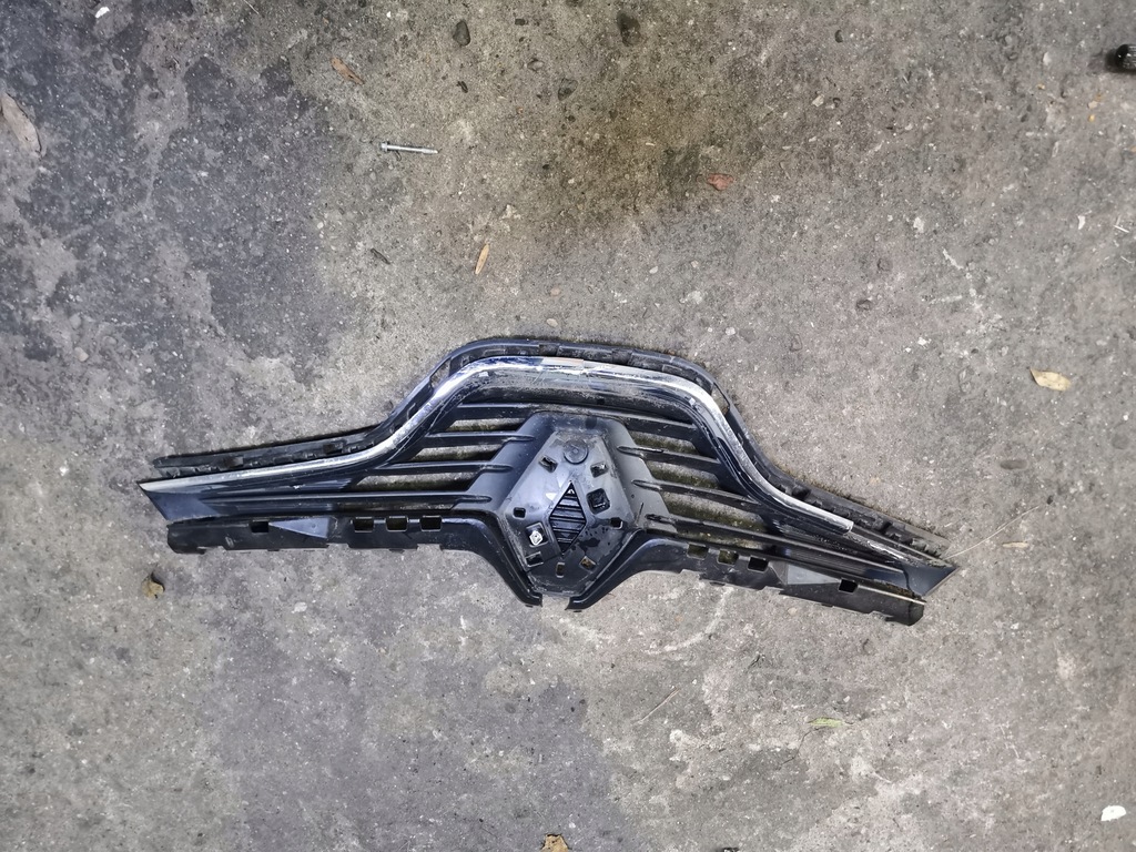 фото №1, Renault captur решётка радиатора решётка радиатора молдинг 623102335r