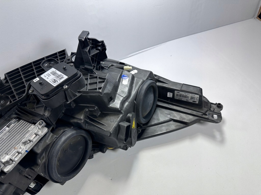 Kuga mk2 рестайлінг  st фара правий ліва ксенон led gv41-13d154-eh gv41-13d155-eh Оригінал