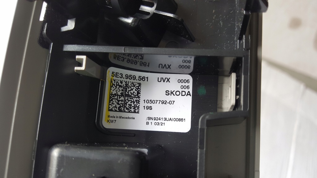 фото №11, Лампа потолочный skoda octavia 5e3959561 демонтаж