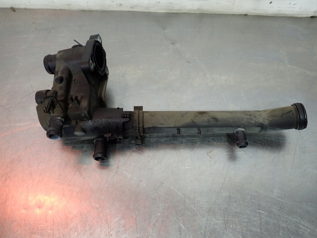 фото №1, Корпус термостата volkswagen golf v