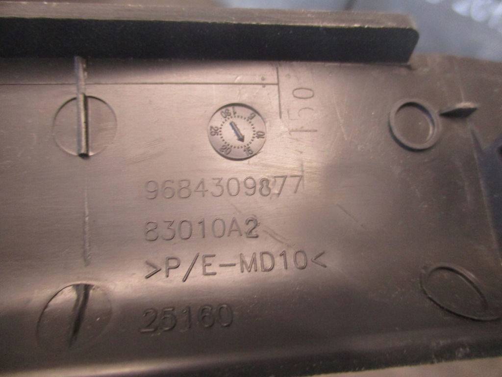 Молдинг правый задний  peugeot 5008 i 09-13r Оригинал