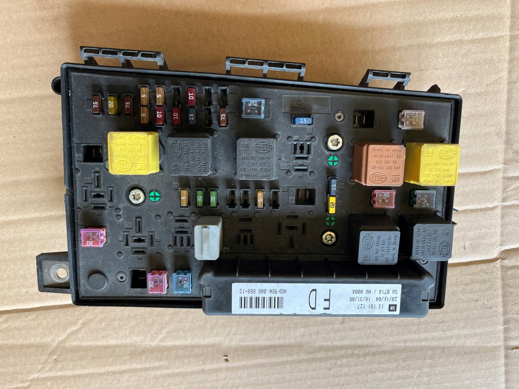 фото №1, Коробка предохранителей модуль bsi opel astra h 2004-2008 13191127