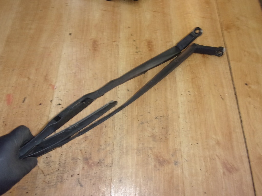 фото №1, Toyota auris i важелі двірник комплект europa