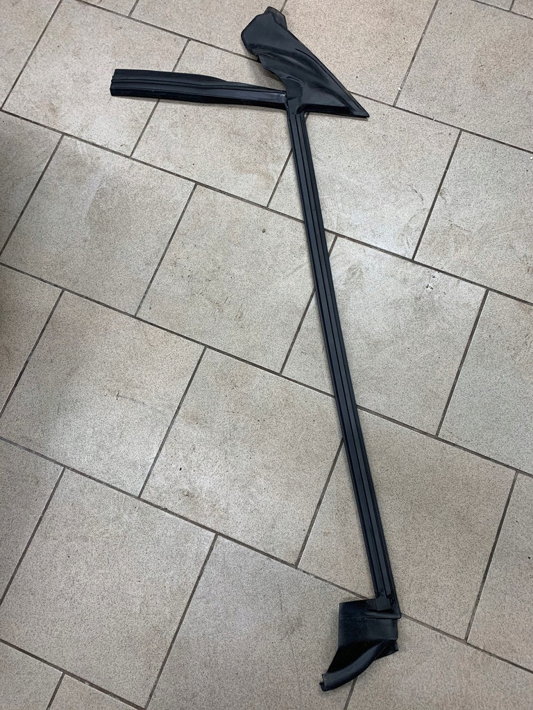 фото №1, Скребок прокладка дверь левый перед w205 coupé