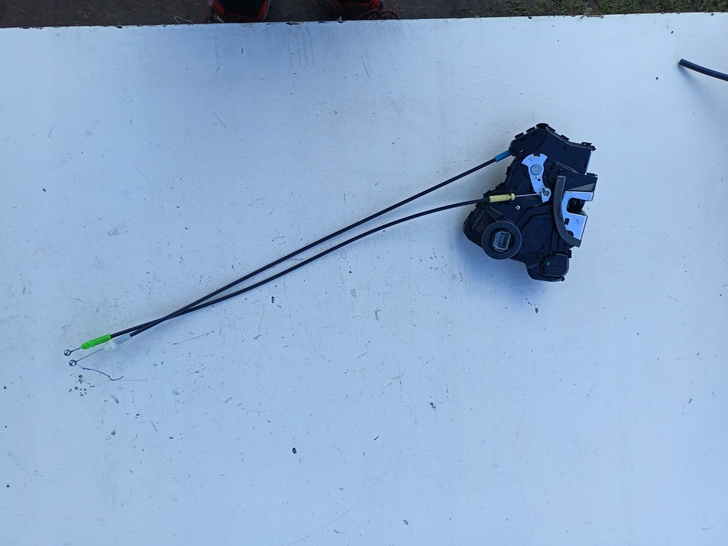 фото №1, Замок дверь перед левый toyota verso 09-18r 6 pin eur