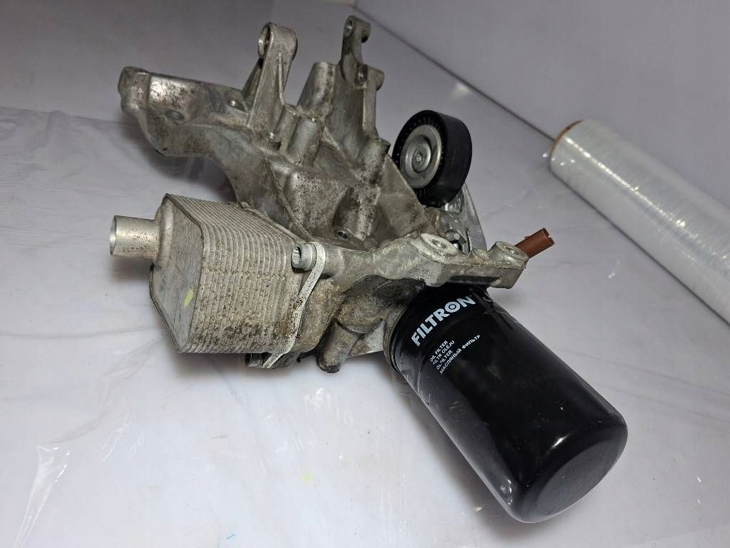 фото №13, Audi q5 sq5 кронштейн / кронштейн основание фильтра масла 06h903143e