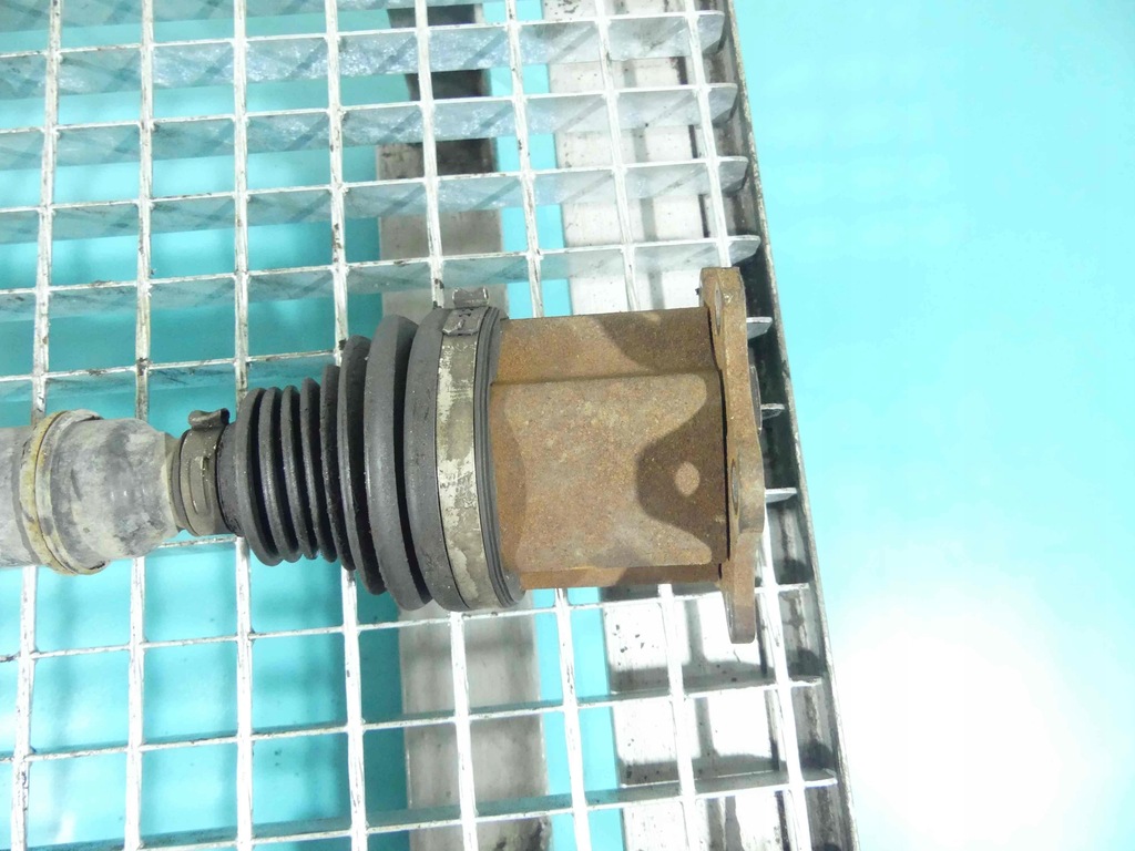 фото №3, Приводной вал правая vw passat b7 2.0 tdi