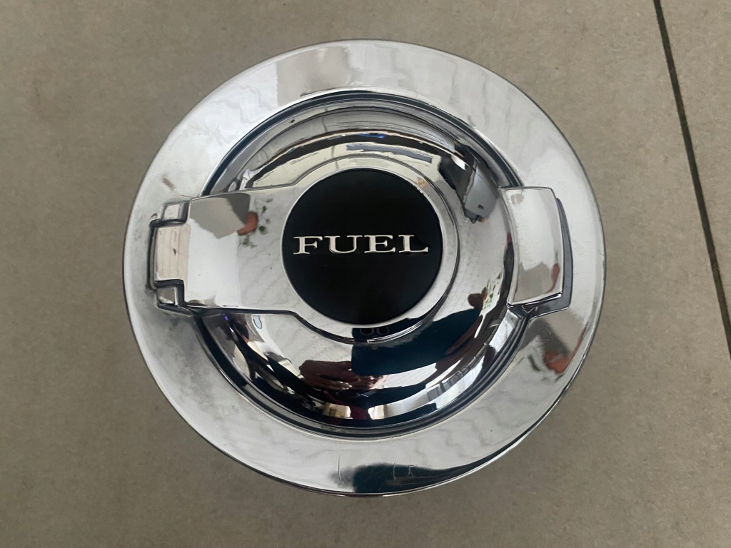 Купить Dodge challenger 2015 - крышка заливной топлива хром оригинал