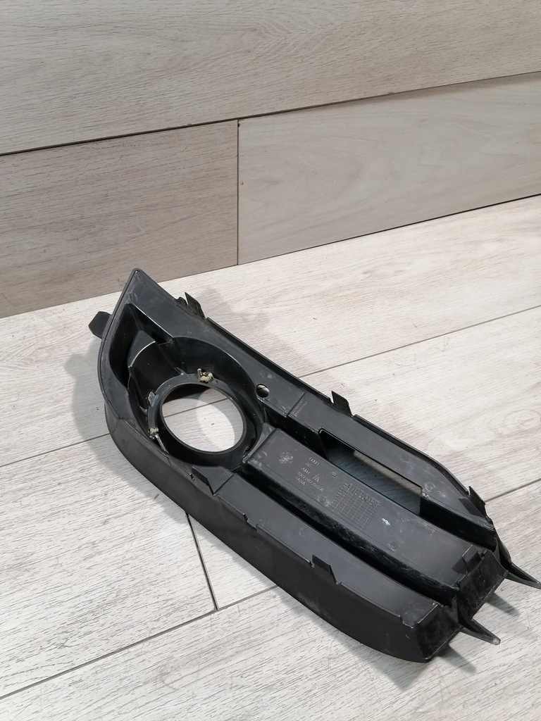 фото №8, Audi a1 решітка бампер правий перед 8x0807682a