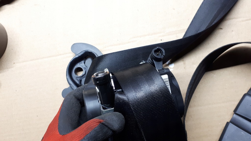 фото №10, A4 b9 lift pas безопасности правый перед