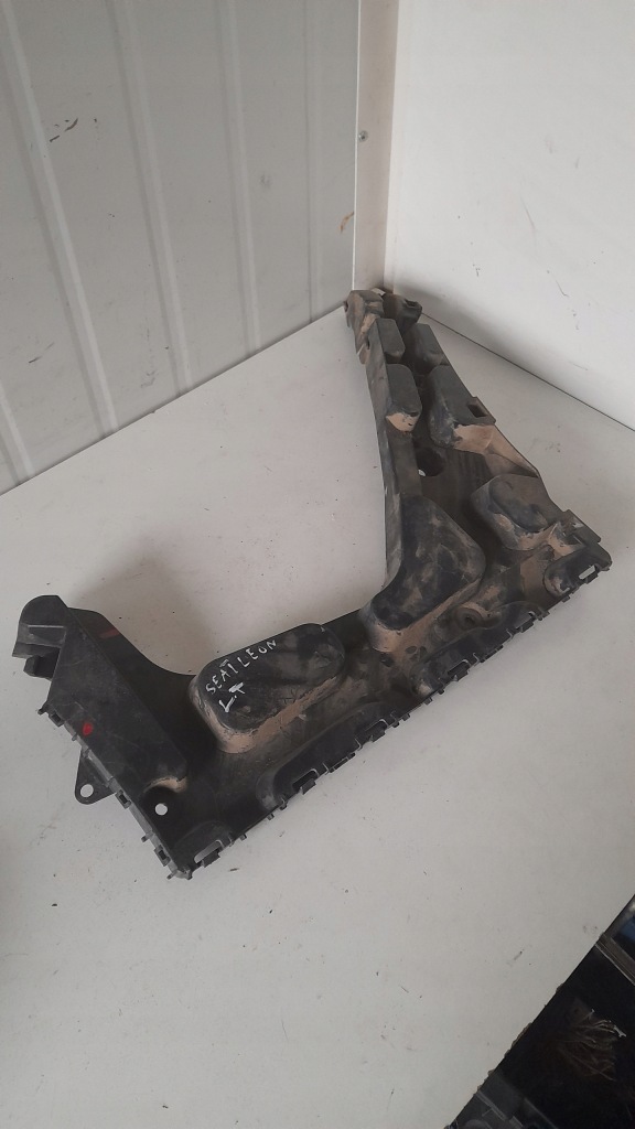 фото №1, Leon iii kombi направляющая бампера левый задняя 5f9807375b