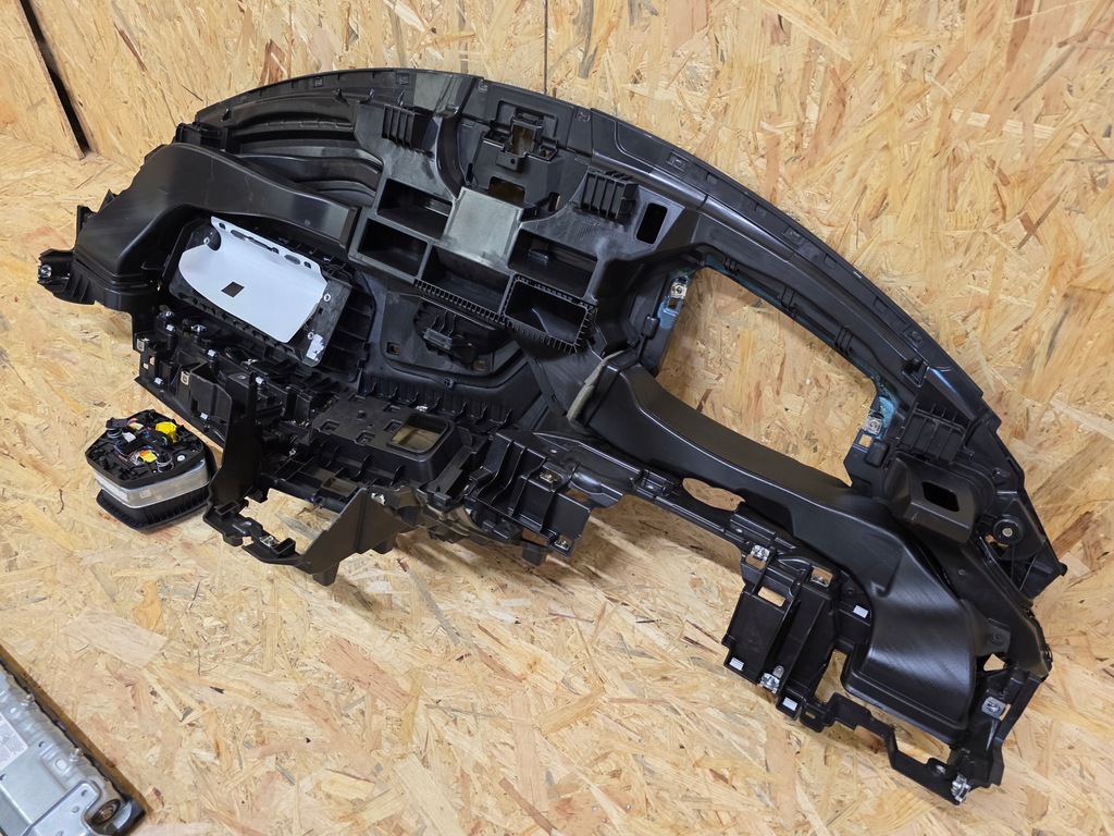 фото №11, Audi e tron gt консоль приборная панель подушка безопасности ремни подушка подушки безопасности подушки безопасности приборная панель