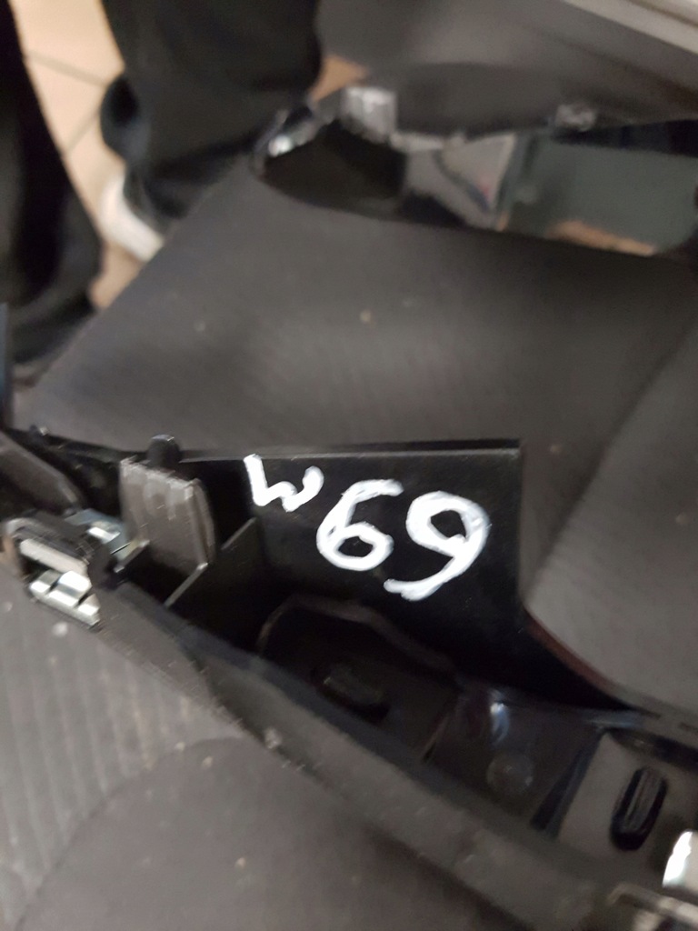 фото №7, Молдинг рамка роз'єм usb peugeot 208 ii