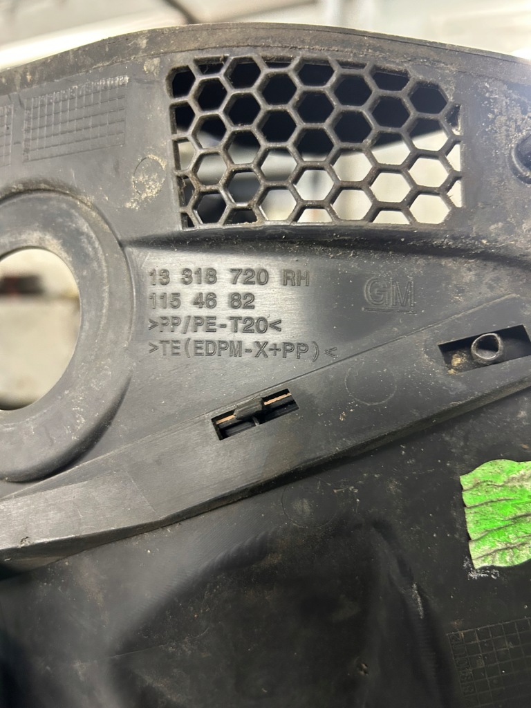 Жабо opel astra j gtc 13318718 13318719 13318720 Доставка