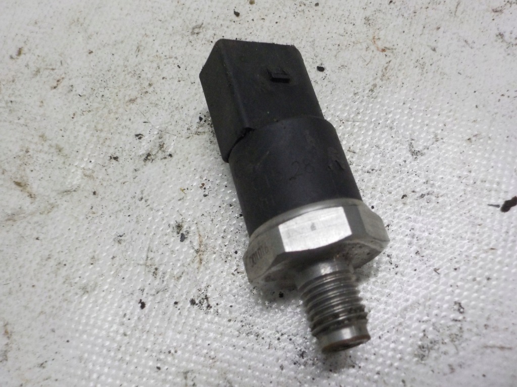 Купить Датчик давления топлива mercedes 1.7 2.2 2.7 cdi a0041531528 0281002239